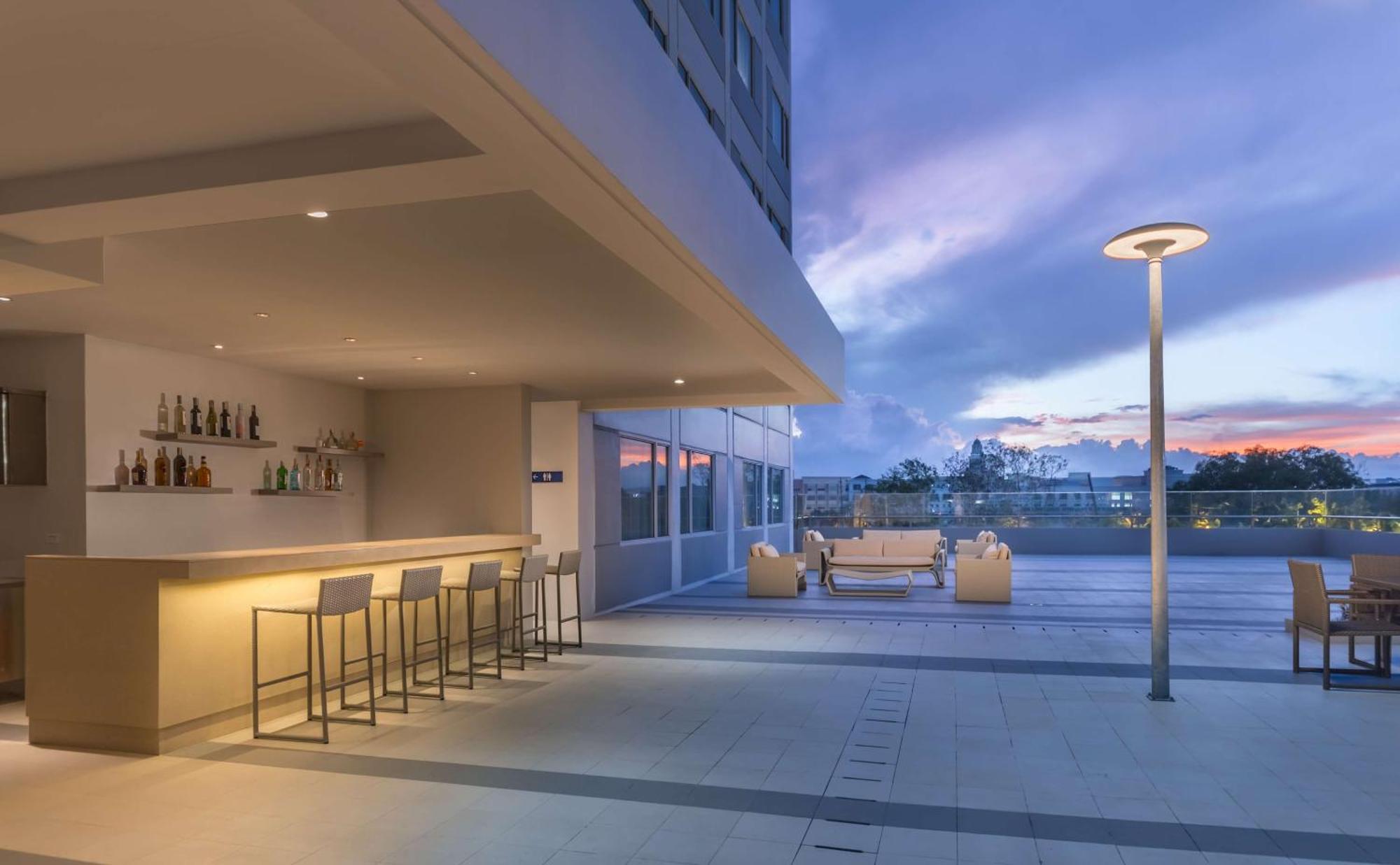 Park Inn By Radisson Iloilo Exterior foto