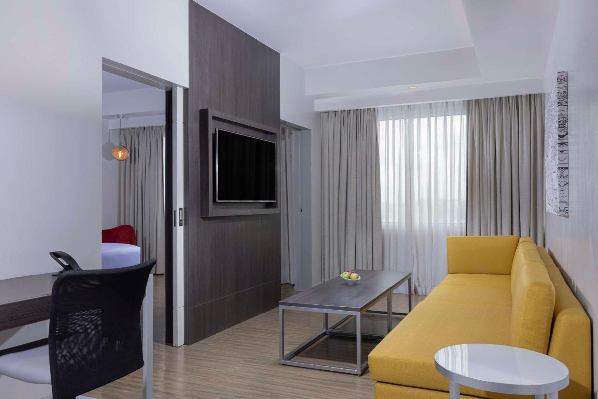 Park Inn By Radisson Iloilo Exterior foto
